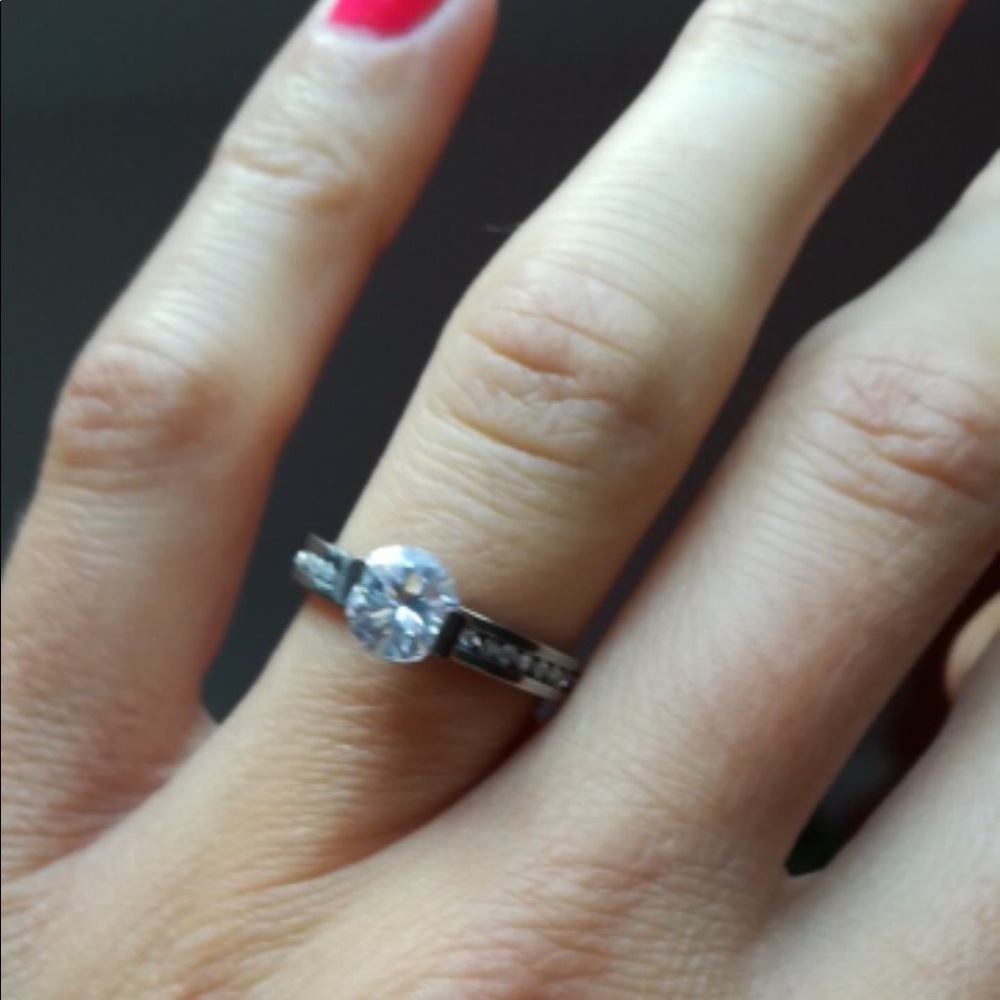2pc Solitaire Ring Guard set - Picture 2 of 7